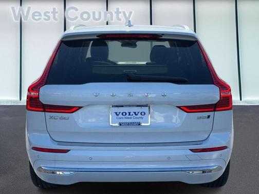 2023 Volvo XC60 B5 Ultimate Bright Theme