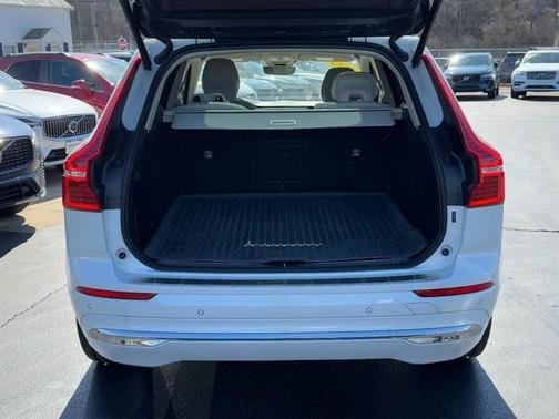 2023 Volvo XC60 B5 Ultimate Bright Theme