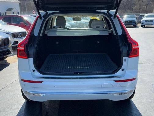 2023 Volvo XC60 B5 Ultimate Bright Theme