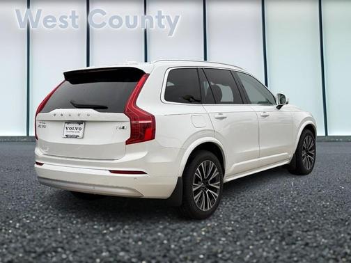2022 Volvo XC90 T6 Momentum 7 Passenger