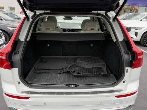 2023 Volvo XC60 B5 Plus Bright Theme