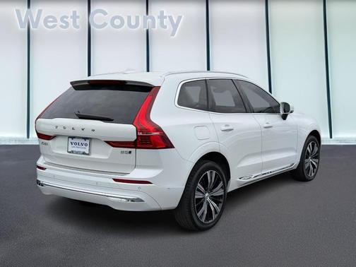 2023 Volvo XC60 B5 Plus Bright Theme