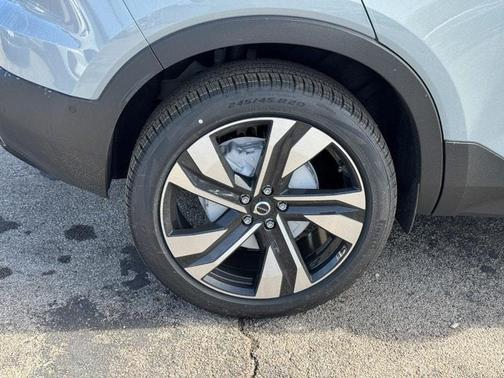 2026 Volvo XC40 B5 Ultra