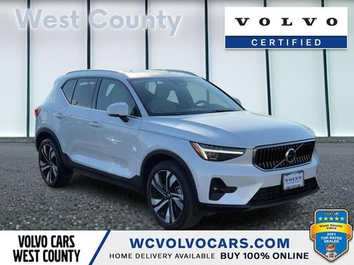 2024 Volvo XC40 B5 Plus Bright Theme