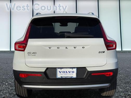 2024 Volvo XC40 B5 Plus Bright Theme