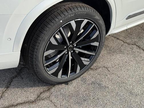 2026 Volvo XC90 Plug-In Hybrid T8 Plus 7-Seater