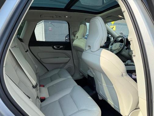 2025 Volvo XC60 Plug-In Hybrid T8 Ultra