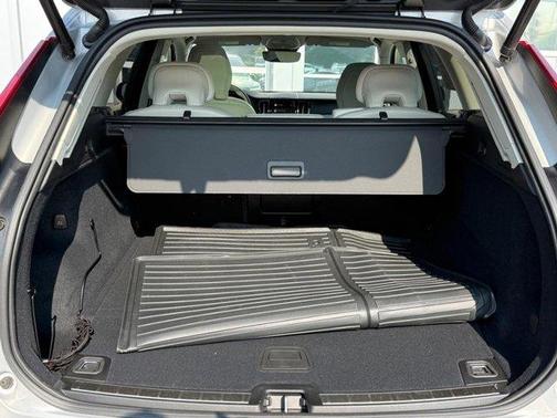 2025 Volvo XC60 Plug-In Hybrid T8 Ultra