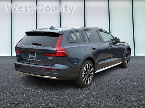 2025 Volvo V60 Cross Country B5 Ultra