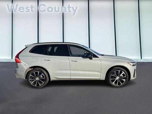 2025 Volvo XC60 B5 Plus
