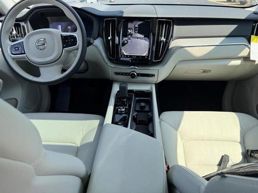 2025 Volvo XC60 Plug-In Hybrid T8 AWD Plus