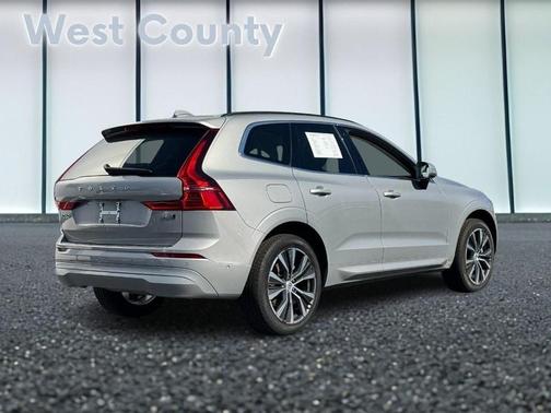 2022 Volvo XC60 B5 Momentum