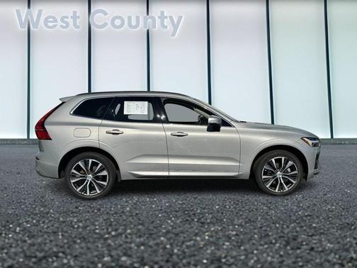 2022 Volvo XC60 B5 Momentum