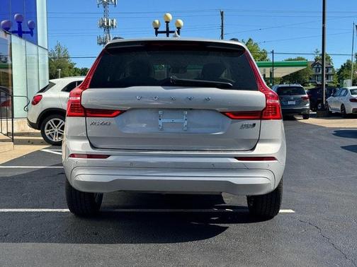 2022 Volvo XC60 B5 Momentum