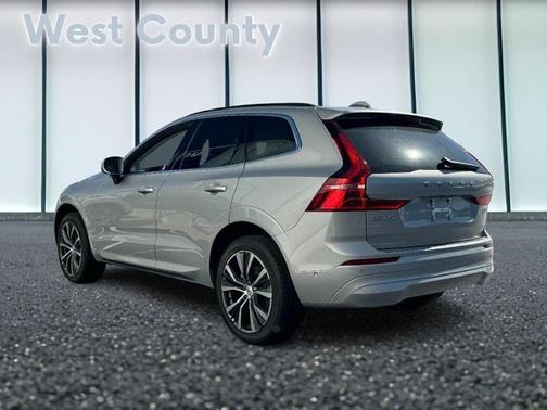 2022 Volvo XC60 B5 Momentum