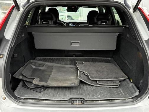 2019 Volvo XC60 T5 R-Design