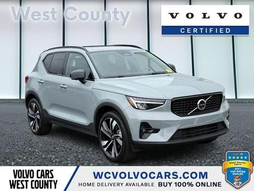 2025 Volvo XC40 B5 Plus Dark Theme