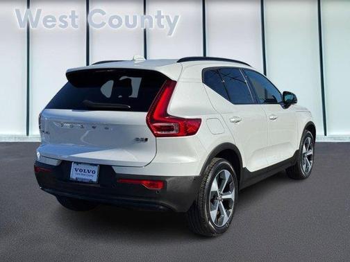 2025 Volvo XC40 B5 Plus Dark Theme