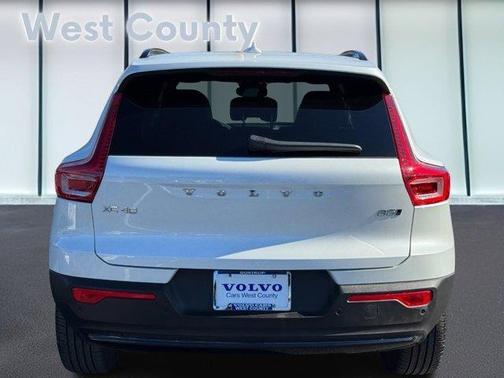 2025 Volvo XC40 B5 Plus Dark Theme