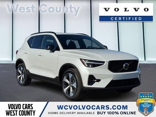 2025 Volvo XC40 B5 Plus Dark Theme