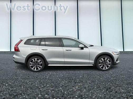 2025 Volvo V60 Cross Country B5 Ultra
