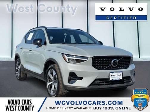 2025 Volvo XC40 B5 Plus Dark Theme