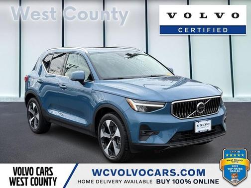 2025 Volvo XC40 B5 Plus Bright Theme