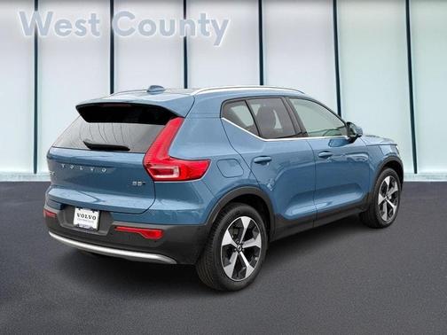 2025 Volvo XC40 B5 Plus Bright Theme