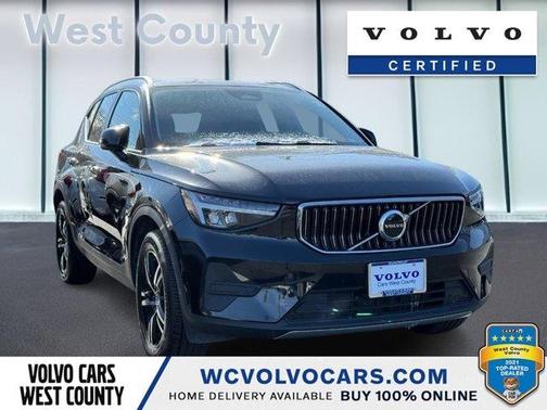 2025 Volvo XC40 B5 Core Bright Theme
