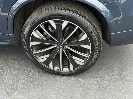 2025 Volvo XC90 B6 Plus 7-Seater