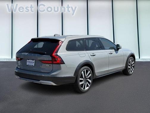 2025 Volvo V90 Cross Country B6 Ultra