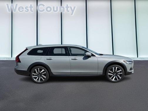 2025 Volvo V90 Cross Country B6 Ultra