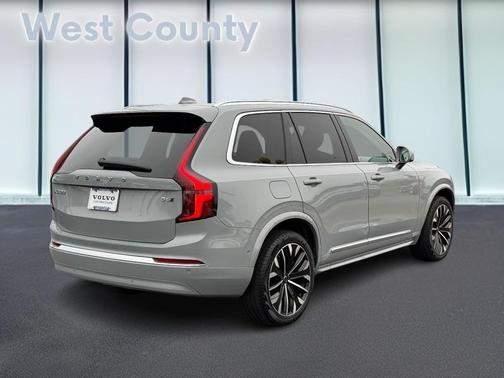 2025 Volvo XC90 B6 Plus 7-Seater