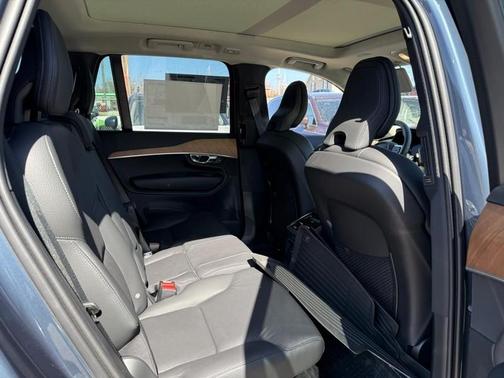 2025 Volvo XC90 Plug-In Hybrid T8 AWD Plus 7-Seater