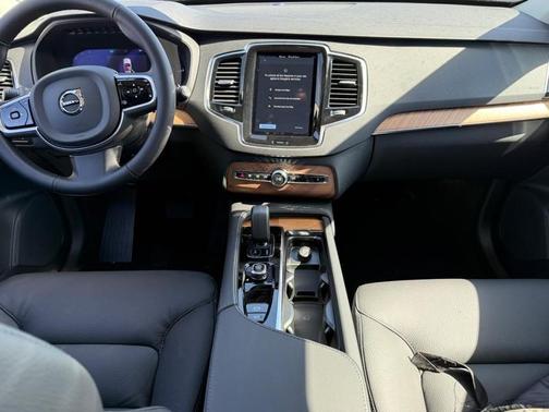 2025 Volvo XC90 Plug-In Hybrid T8 AWD Plus 7-Seater