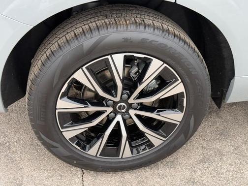2025 Volvo XC60 B5 AWD Core