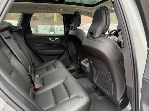 2025 Volvo XC60 B5 AWD Core