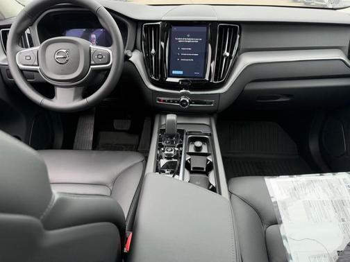 2025 Volvo XC60 B5 AWD Core