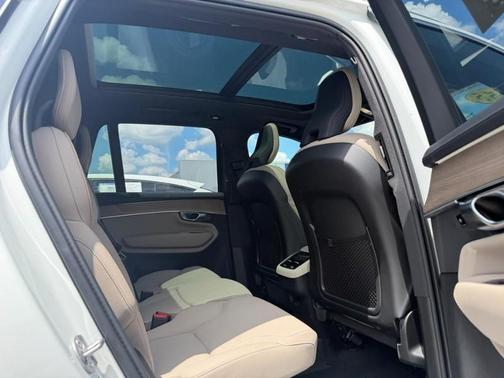 2025 Volvo XC90 B6 Plus 7-Seater