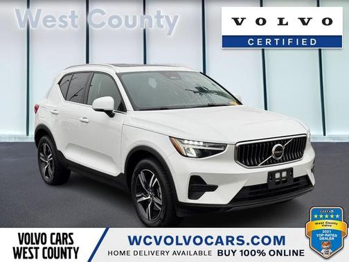 2025 Volvo XC40 B5 Core Bright Theme