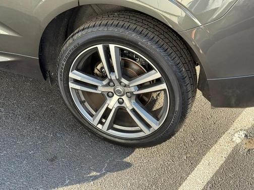 2020 Volvo XC60 T5 Momentum