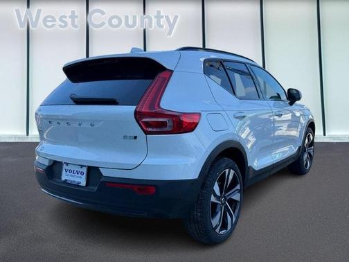 2026 Volvo XC40 B5 Ultra