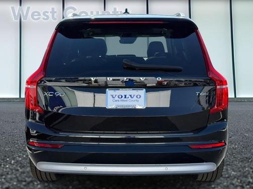 2022 Volvo XC90 T6 Momentum 7 Passenger