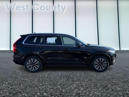 2022 Volvo XC90 T6 Momentum 7 Passenger