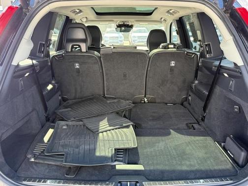 2022 Volvo XC90 T6 Momentum 7 Passenger