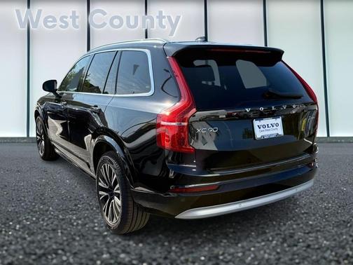 2022 Volvo XC90 T6 Momentum 7 Passenger