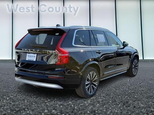 2022 Volvo XC90 T6 Momentum 7 Passenger
