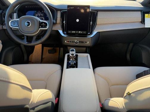 2026 Volvo XC90 B5 Core