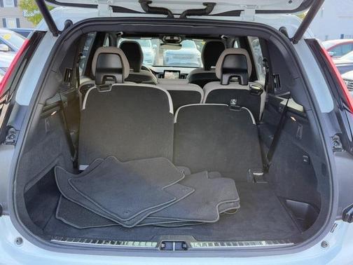 2025 Volvo XC90 B6 Plus 7-Seater