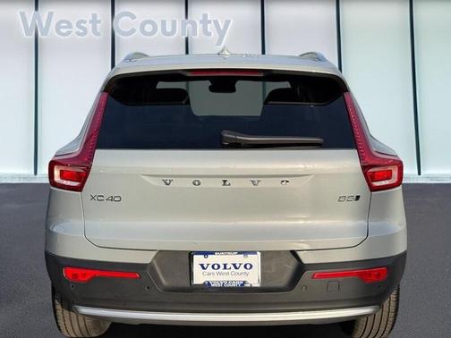 2025 Volvo XC40 B5 Core Bright Theme